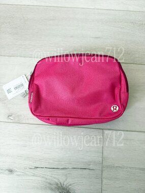 Raspberry Coulis/Wild Berry Lululemon Everywhere Belt Bag - Large